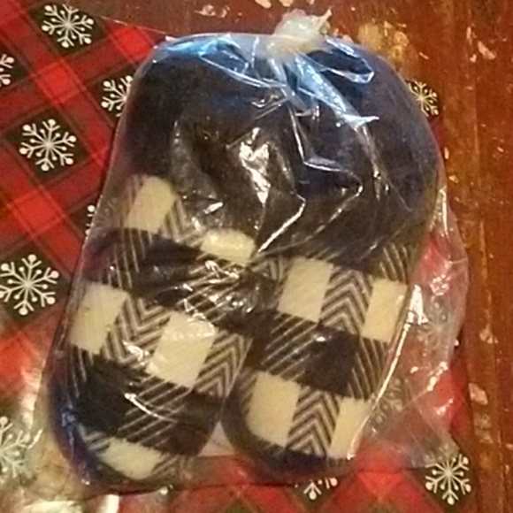 Avon memory foam checkered printed slippers - Picture 1 of 1